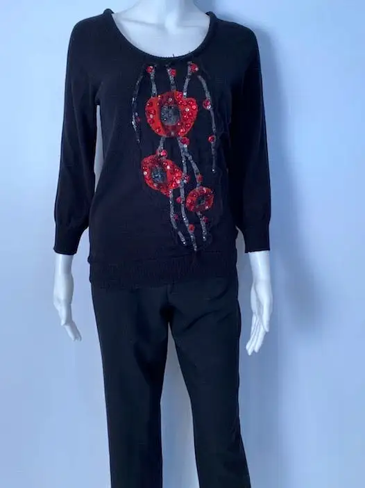 Chanel 07A Black Red Cashmere Pullover Sweater  with appliqué geometric flowers with sequins, pearls FR 40